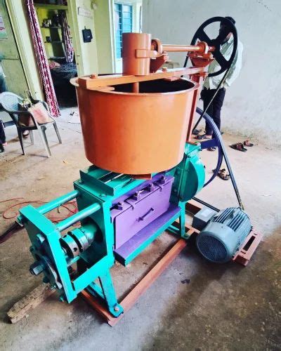 Commercial Expeller 6 Bolt Oil Expellers Nagpur Capacity 5 Ton Day At