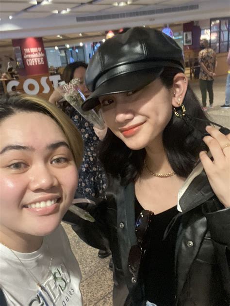 Sheena W A Fan At Dubai Airport Dubai Airport Riding Helmets