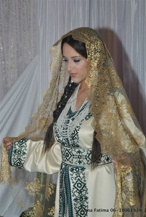 Moroccan Bride On Henna Night In Marokkaanse Bruiloft Bruiloft