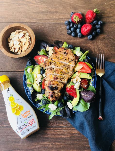 Grilled Chicken Strawberry Field Greens Salad With Lemon Agave Dressing Super Safeway