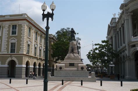 Plaza De La Administraci N De Guayaquil Vista De Los Edi Flickr