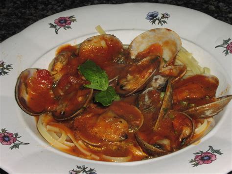 Clams With Tomato And Basil Recipe