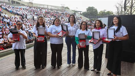 Madres cuidadoras y socias de cocina de Cuna Más son reconocidas por el