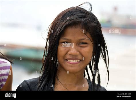 Young Girl In The Street In Manila Philippines Stock Photo Alamy