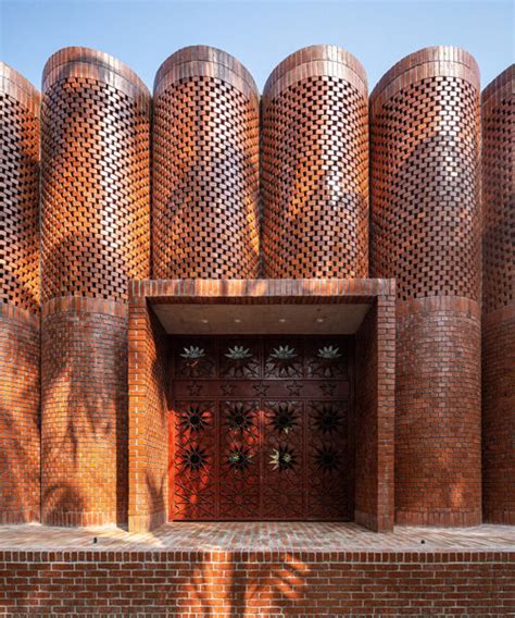 Sthapotik Illuminates Bangladeshi Mausoleum With Deep Skylights