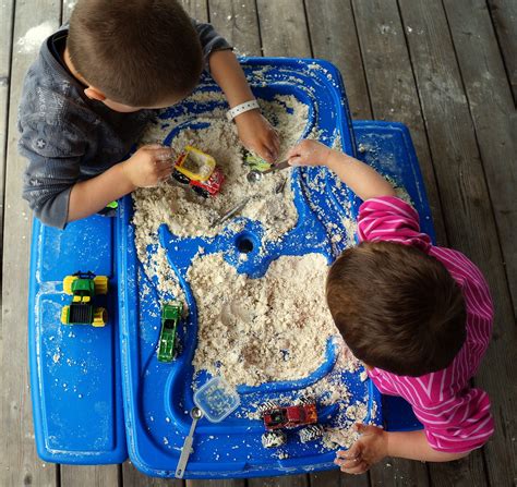 The Little Legers: Sensory Play