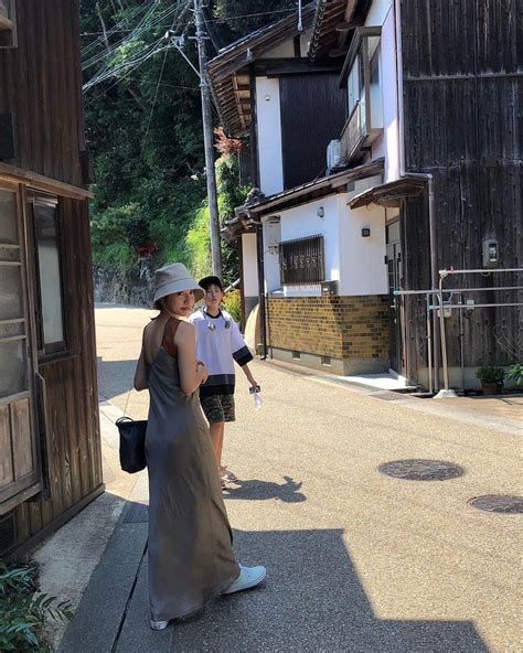 山﨑さおりさんのインスタグラム写真 山﨑さおりinstagram 「 どこを見ても癒された町並み🏠 旅行中も大活躍だった