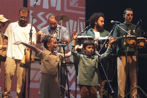 Foto Gilberto Gil reúne filhos netos e a bisneta em turnê Purepeople