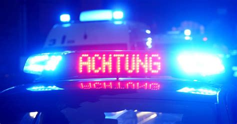 Polizei Unfall Auf A6 Mann 22 Schleudert Mit Auto Bei St Ingbert