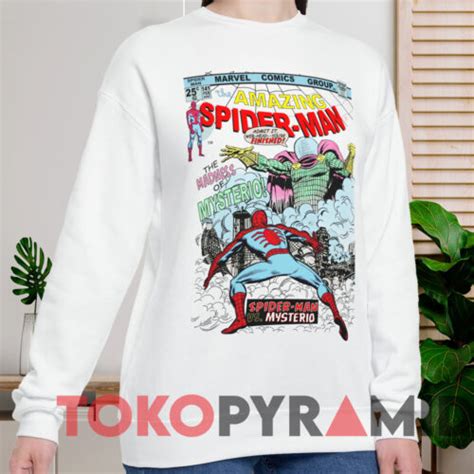 Spider-Man Vs. Mysterio Comic Book T-Shirt - TokoPyramid