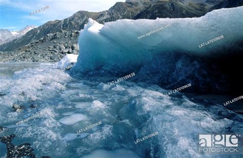 The Tasman Glacier is the largest of several glaciers around the ...