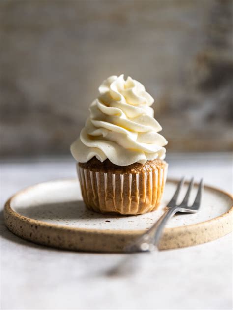 Easy Whipped Cream Cheese Frosting Recipe Frosting Fettuccine