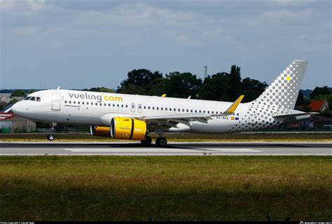 EC NAZ Vueling Airbus A320 271N Photo By Daniel Nagy ID 1298027