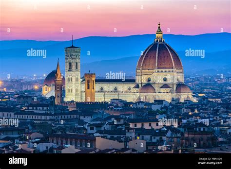 Florence city skyline at night, Italy Stock Photo - Alamy