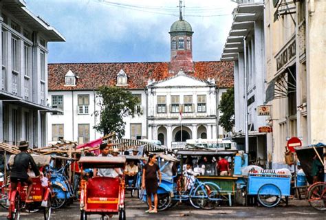 Fascinating Photos Capture Everyday Life Of Indonesia In The Early