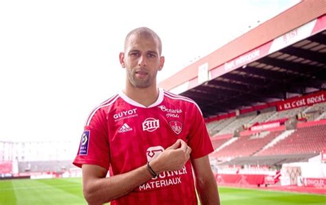 Islam Slimani Attaquant Du Stade Brestois Je Demeure Un Attaquant