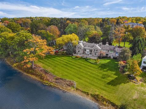 Bloomfield Hills Lakefront Estate in LHM Michigan Issue 6.1