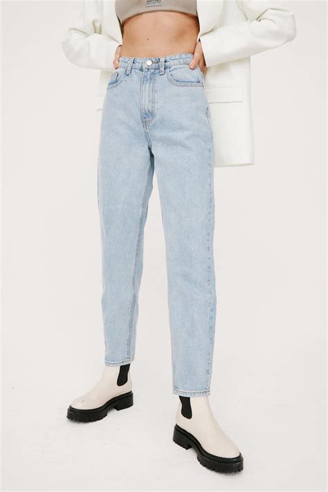 Light Wash High Waisted Mom Jeans Nasty Gal