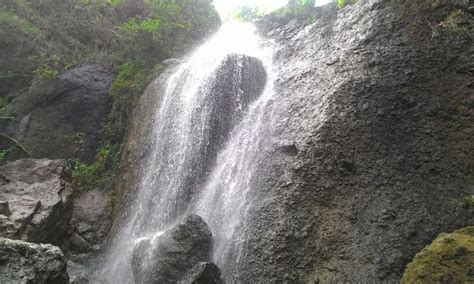 Air Terjun Banyunibo Air Terjun Cantik Yang Diapit Bukit Sawah Di