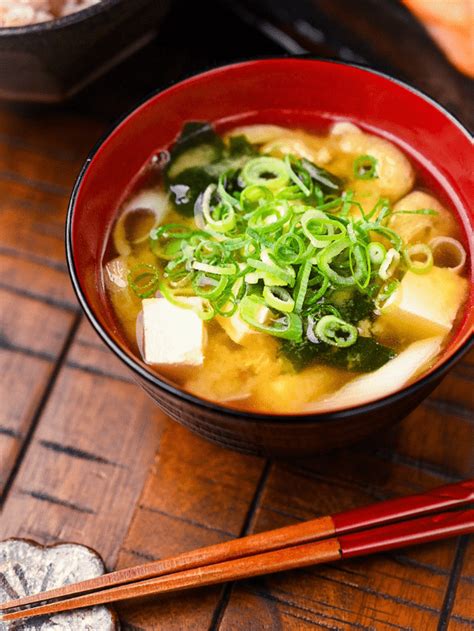 Red Miso Soup With Tofu And Seaweed Akadashi Sudachi Recipes