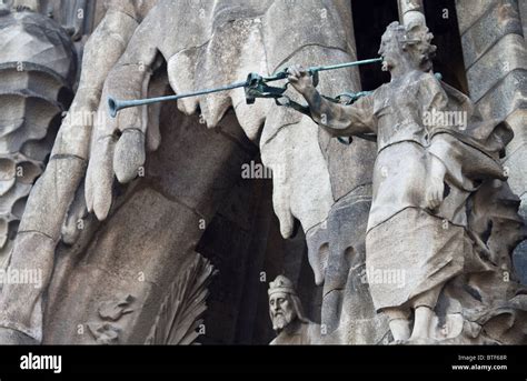 Catedral de la Sagrada Familia de Gaudí detalle de la fachada de la