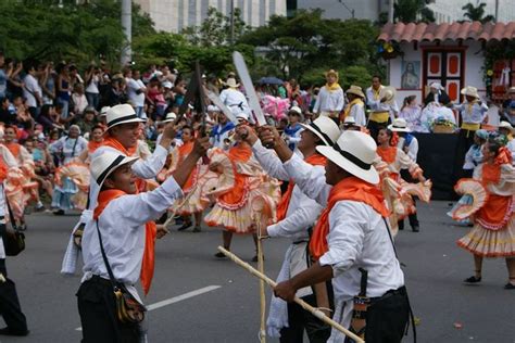 Danza Tradicional Con Machetes Desfile De Silleteros Desfiles Y