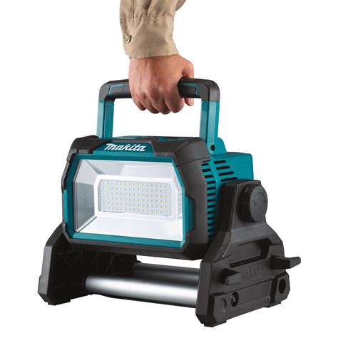 Makita® Dml809 Lxt™ 18v Cordless Corded Led Flood Light With 2 X Lithium Ion Battery