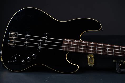 Fender Aerodyne Jazz Bass – Black – GuitarPoint