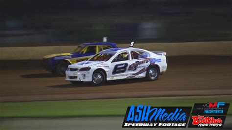 Production Sedans Crang And Sander Battle Kingaroy Speedway Youtube