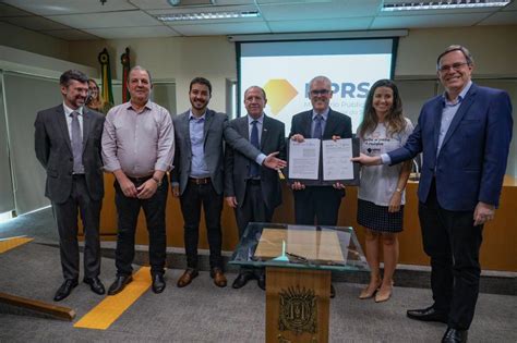 Mprs Firma Termo De Coopera O Universidades Para Regulariza O De