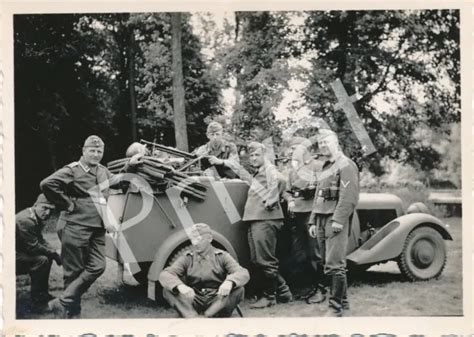 FOTO WK II Wehrmacht Soldaten Mit KFZ PKW Uniform France L1 27 EUR 34