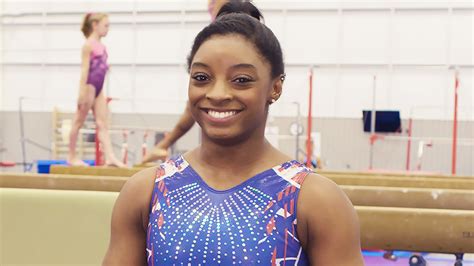 Watch Simone Biles Talks Breakfast on the Beach With Zac Efron, Gold Medals, and Paparazzi | 73 ...