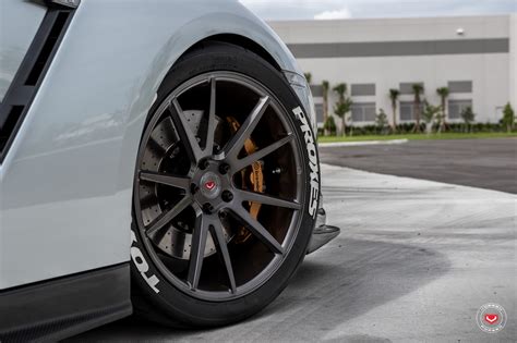 Nissan Gt R R Silver Vossen Vps Wheel Wheel Front