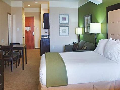 Holiday Inn Express & Suites Galveston West-Seawall | Visit Galveston