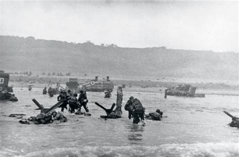 Photos: War Photographer Robert Capa and his Coverage of D-day | Vanity ...