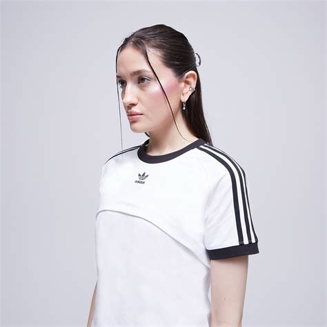 Adidas ТЕНИСКА Tee Ic8808 Дамски Цвят бял Модни Тениски Дрехи Adidas в