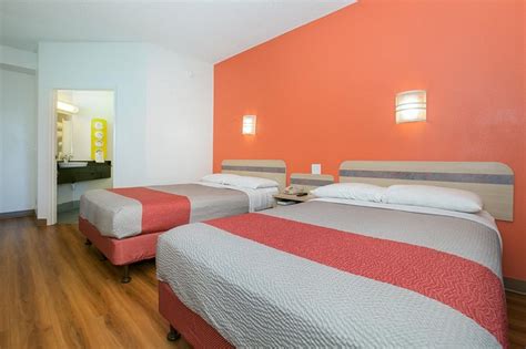 Motel 6 Minneapolis Brooklyn Center Rooms Pictures And Reviews