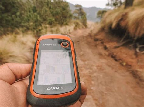 8 Best Handheld GPS Devices For Hiking 2024 Buying Guide