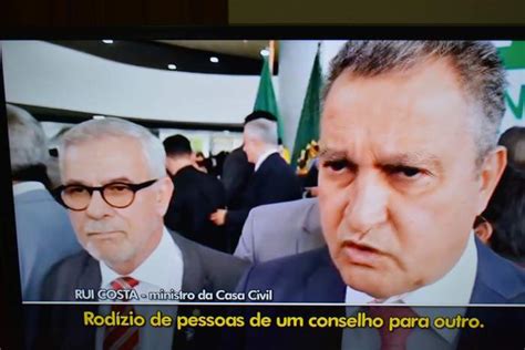 Destaque No Jornal Nacional Waldenor Pereira Focado Ao Lado Do