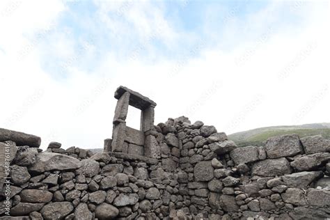 Zdj Cie Stock The Ruins Of Vilarinho Da Furna During The Dry Season