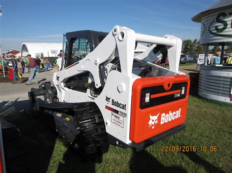 Bobcat T740