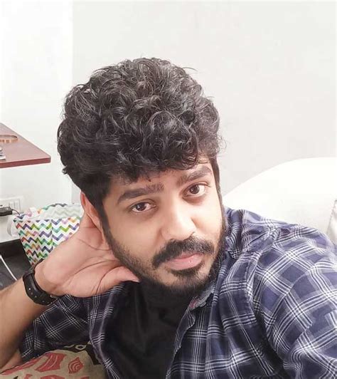 Vignesh Karthick Wiki, Biography, Age, Director, Anchor, Movies, Videos ...