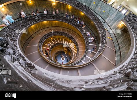 Escalier bramante Banque de photographies et dimages à haute