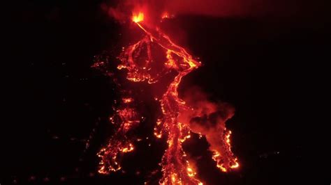 Armstrong Árbol de tochi Bosque dron volcan violento fluctuar Deshacer