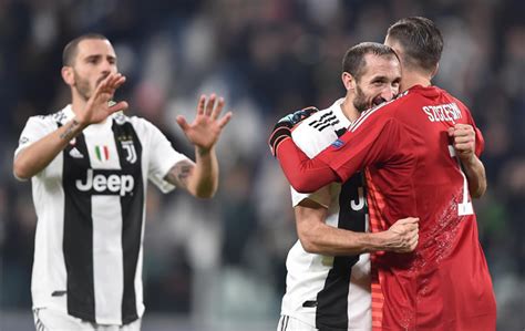 Champions League Juventus Gana Por Clasifica Y Elimina Al Valencia