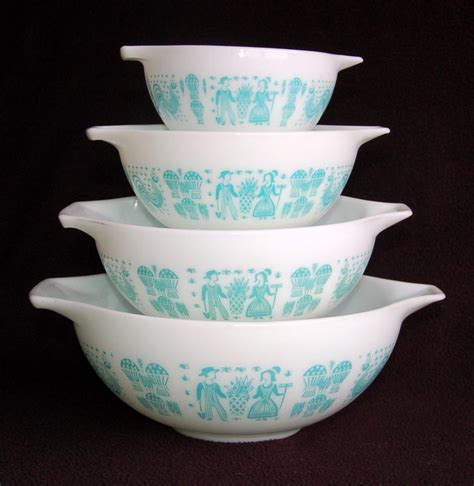 Vtg Pyrex Amish Butterprint Cinderella Mixing Bowl Set