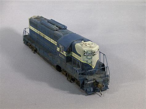 10-Minute Diesel Weathering | Model Railroad Academy