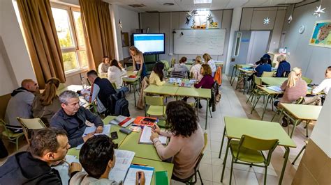 La Escuela Oficial De Idiomas De Benidorm Pide Sede Propia En Su 20