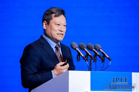 经济复苏下的机遇与挑战：2023亚太金融论坛，华润酒业引领新创见范世凯消费新世界