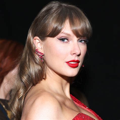 Blake Lively llega al Super Bowl 2024 con un look de impacto | Glamour